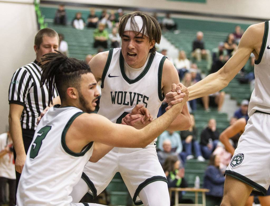 Jacksons Drew Pepin cheers on his teammate Trey Hawkins after he draws a foul during the game against Arlington on Tuesday, Nov. 28, 2023 in Everett, Washington. (Olivia Vanni / The Herald)