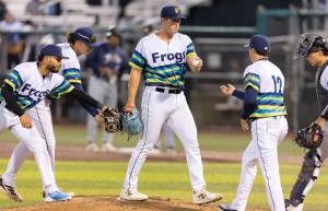 Calvin Schapira (25) of the Everett AquaSox is pulled from the mound in the fourth inning against the Tri-City Dust Devils on Tuesday, April 7, 2026 in Everett, Washington. (Olivia Vanni / The Herald)