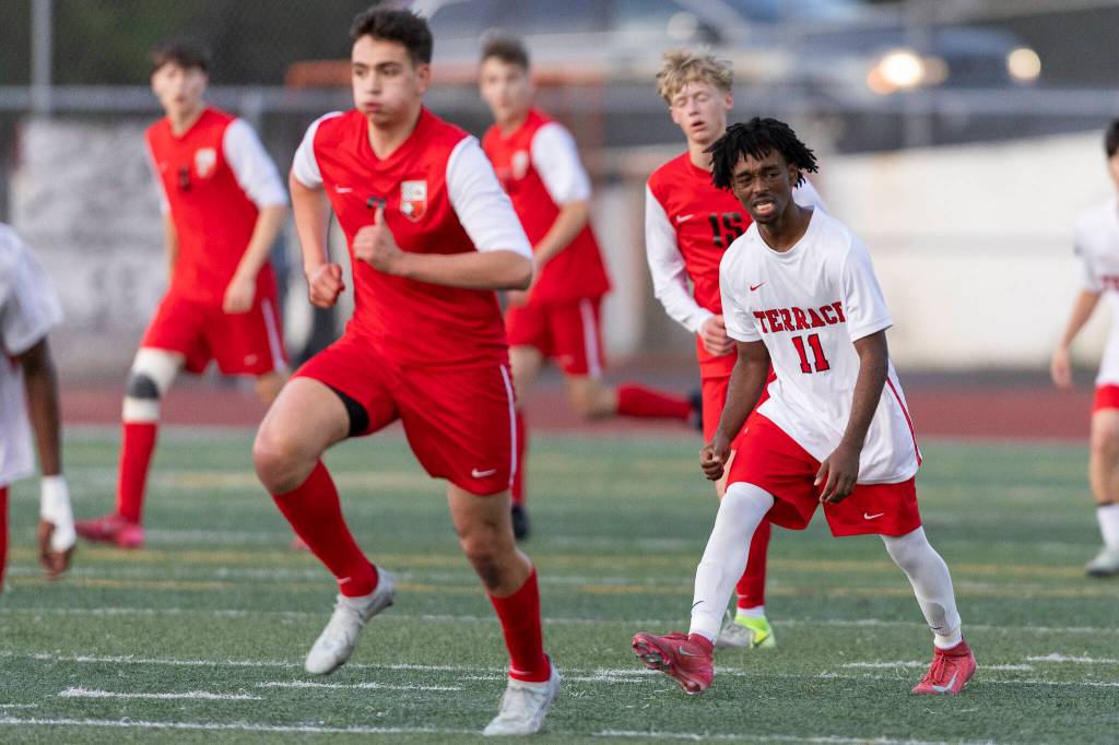 Mountlake Terraces Ash Jeffers reacts after his shot hits off the crossbar during the second half of the loser-out 3A district playoff game against Snohomish on Thursday, May 7, 2026 in Snohomish, Washington. (Olivia Vanni / The Herald)